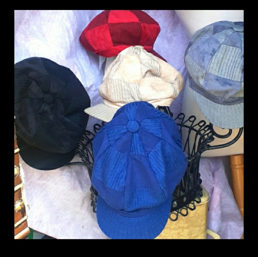 New Women's Black Red Newsboy Cabie Hat S M Cap - Picture 11 of 12